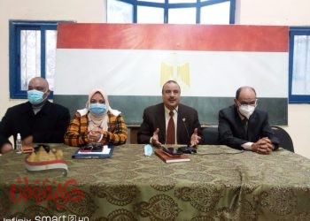 وكيل الوزارة يجتمع مع موجهي عموم المواد الدراسية ومديري الإدارات الداخلية بحضور قاسم