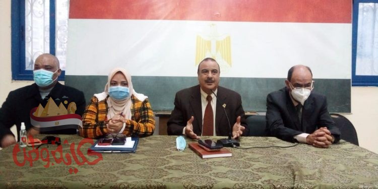 وكيل الوزارة يجتمع مع موجهي عموم المواد الدراسية ومديري الإدارات الداخلية بحضور قاسم