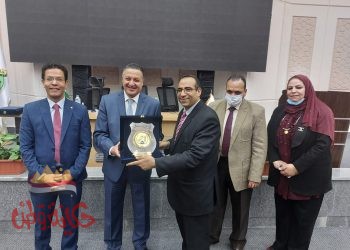 مجلس جامعة بنها يكرم عميد كلية الطب البيطرى