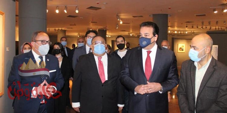 وزير التعليم العالي يتفقد المتحف الفني المعاصر بجامعة حلوان