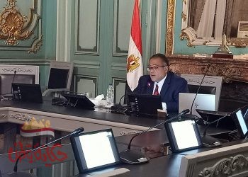 أ.د. عبد الفتاح سعود يحاضر عبر تقنية الزووم في الدورة الدوليه لجراحة العمود الفقري بجنوب افريقيا