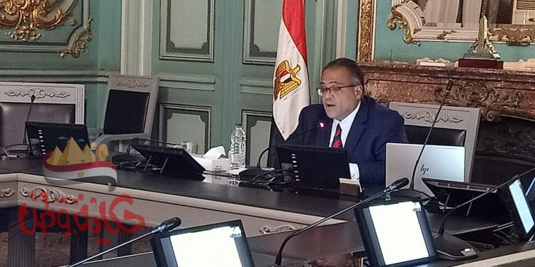 أ.د. عبد الفتاح سعود يحاضر عبر تقنية الزووم في الدورة الدوليه لجراحة العمود الفقري بجنوب افريقيا