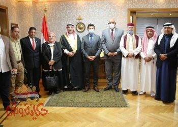 “اشرف صبحى” يلتقي رئيس مجلس القبائل والعائلات المصرية