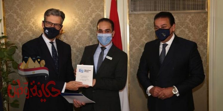 وزير التعليم العالى يكرم الدكتور ماركو زكى الفائز بجائزة نيوتن العلمية 2020العالى يكرم الدكتور ماركو زكى الفائز بجائزة نيوتن العلمية 2020