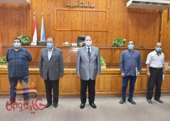 محافظ أسيوط يسلم 232 عقد تقنين لواضعي اليد على أراضي أملاك الدولة ب 11 مركز