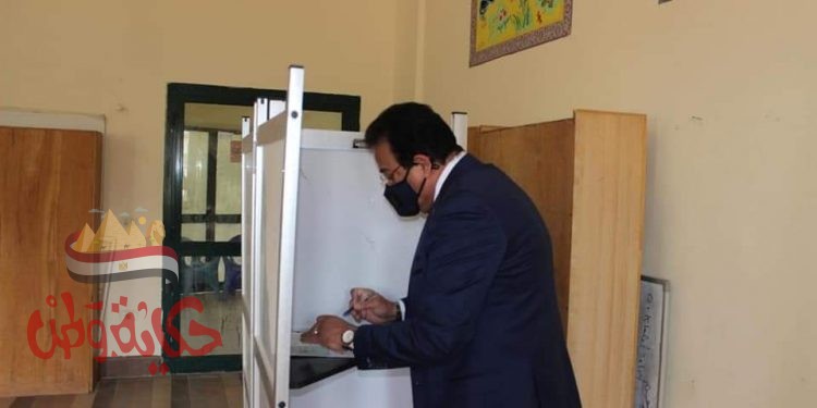 وزير التعليم العالي والبحث العلمي يدلي بصوته في انتخابات مجلس النواب