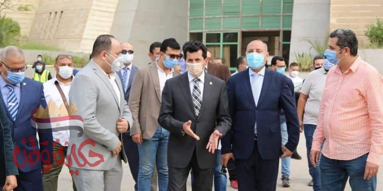 وزير الرياضة يتفقد الأعمال الإنشائية بمركز التنمية الرياضية