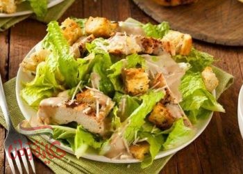 سيزر سلاد  دجاج مشوي مكعبات