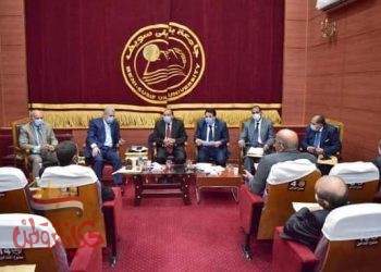 رئيس جامعة بني سويف يفاجئ مجلس كلية التجارة  