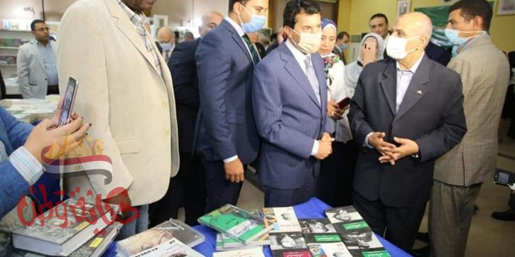 وزير الشباب والرياضة يفتتح معرض الكتاب بنادي طلعت حرب