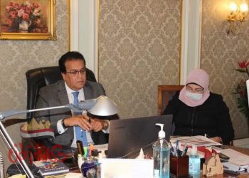 وزير التعليم العالي يعقد اجتماعًا مع وزير التعليم العراقي