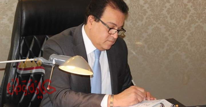 وزير التعليم العالى يستعرض تقريرا حول استراتيجية جذب الطلاب الوافدين ضمن مبادرة “ادرس في مصر