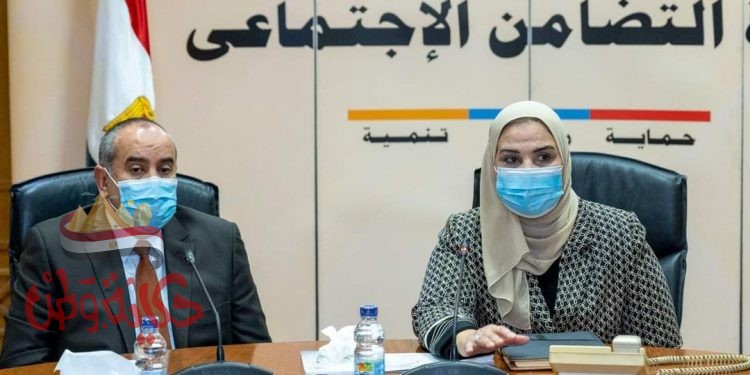 عرض منتجات جمعية النور والأمل فى المطارات المصرية باتفاق وزيرا التضامن الاجتماعى والطيران المدنى