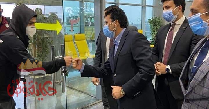 “صبحى” يستقبل بعثة المنتخب الوطني بمطار القاهرة