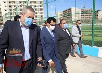 وزير الشباب والرياضة يفتقد أعمال تطوير ملاعب الجامعة