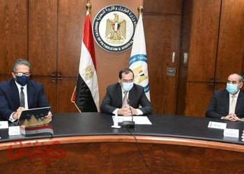 اجتماع ثلاثى بين وزراء البترول والسياحة والآثار والطيران