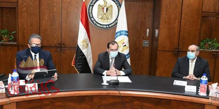 اجتماع ثلاثى بين وزراء البترول والسياحة والآثار والطيران