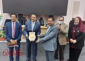 مجلس جامعة بنها يكرم عميد هندسة بنها