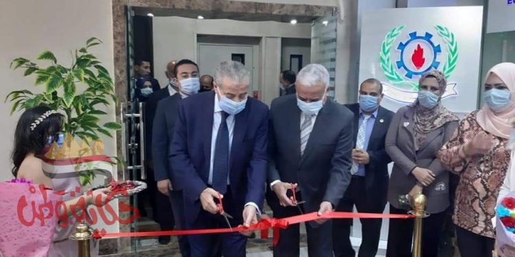 بالصور . وزير التموين يفتتح مكتب السجل التجارى النموذجي بالسويس