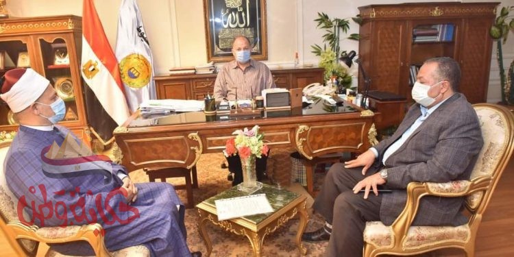 محافظ أسيوط يلتقى وكيل وزارة الاوقاف لاستعراض خطة تطوير واعادة تأهيل المساجد
