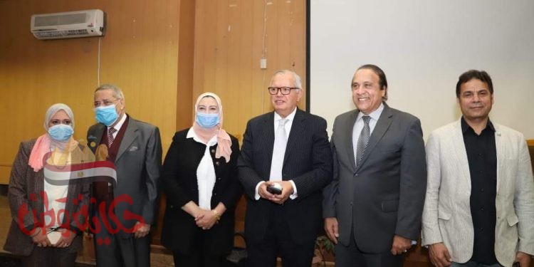 رئيس جامعة عين شمس يفتتح ندوة “الوضع السياسي العالمى عام ٢٠٢١ و السياسة الخارجية المصرية”