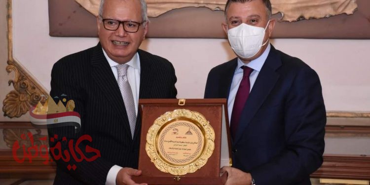 رئيس جامعة عين شمس يستقبل وزير الخارجية الأسبق بقصر الزعفران