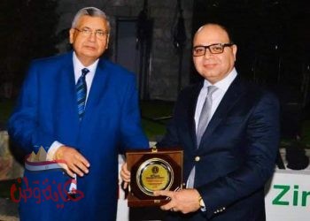 مستشار الرئيس للشئون الصحية يكرم مدير مستشفي الصدر الجامعي بطنطا
