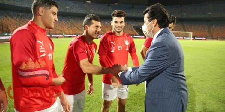 وزير الرياضة يدعم المنتخب الوطني قبل مباراتي توجو بتصفيات الأمم الأفريقية