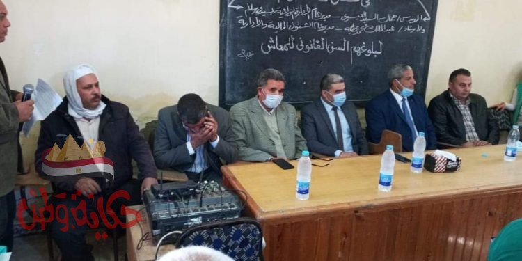 وكيل وزارة الزراعة بكفر الشيخ يكرم العيسوي و علي لبلوغهما عامهما ال 60