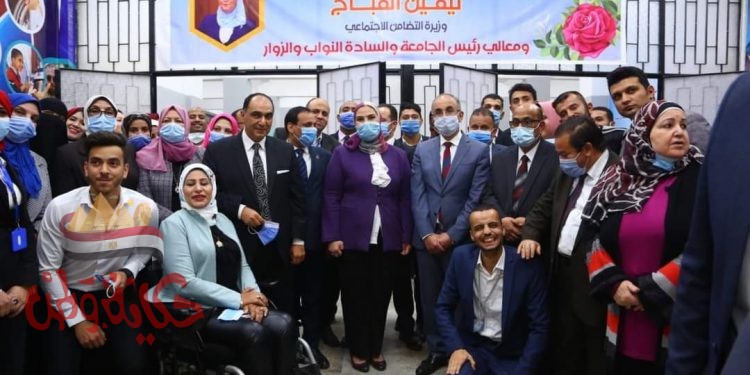 رئيس جامعة الزقازيق يستقبل وزيرة التضامن الاجتماعى للمشاركة فى افتتاح مشروعات جديدة