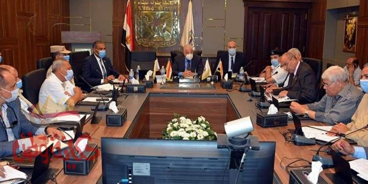 محافظ جنوب سيناء يعقد اجتماعاً شاملاً لبحث استعدادات المحافظة لمجابهة أخطار السيول