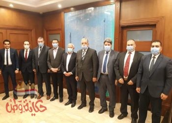 محافظ بورسعيد بالتعاون مع بنك مصر _ تحويل بطاقات مرتبات العاملين إلى “ميزة “