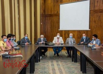 رئيس جامعة طنطا ونائبيه يستمعون لمقترحات الطلاب في لقاء مفتوح