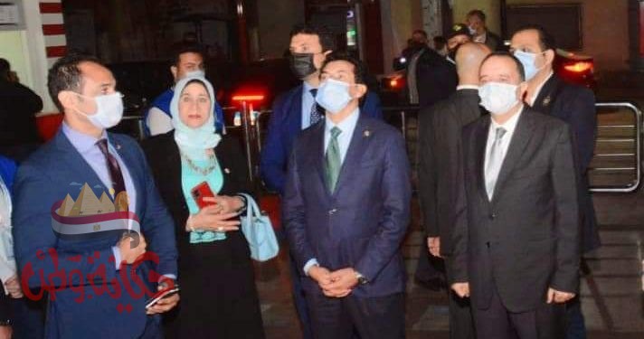 وزير الرياضة يشهد إضاءة برج القاهرة بعبارة ” مصر أولاً.. لا للتعصب
