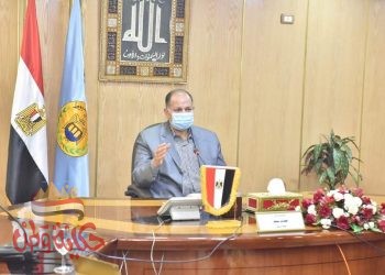 محافظ أسيوط يعقد اجتماعًا موسعًا مع مسئولي الصحة خطة مواجهة فيروس كورونا