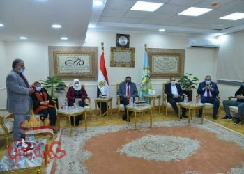 محافظ مطروح يكرم وكيل وزارة التربية التعليم وعدد من مديرى المديريات