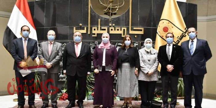 وزيرة التضامن الاجتماعي ورئيس جامعة حلوان يوقِّعان بروتوكول تعاون مشترك لتطوير العشوائيات