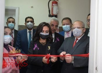 رئيس جامعة القاهرة و رئيسة المجلس القومي للمرأة يفتتحا  وحدة الاستجابة الطبية