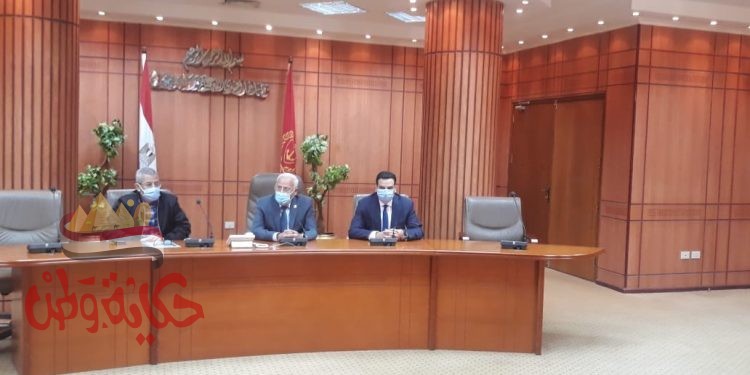 محافظ بورسعيد يتابع سير العمل في اعمال المرافق بعدد من المشروعات