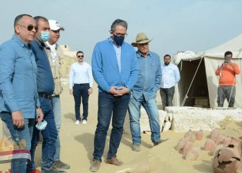 العناني وحواس ووزيري يتفقدوا كشف أثري كبير بجبانة سقارة الأثرية سيكون أول اكتشاف لعام 2021