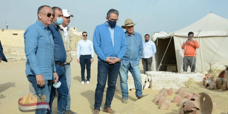 العناني وحواس ووزيري يتفقدوا كشف أثري كبير بجبانة سقارة الأثرية سيكون أول اكتشاف لعام 2021