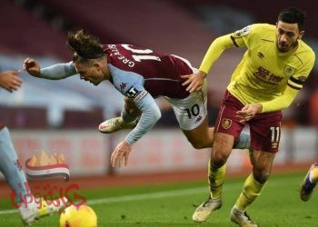 صورة بها لاعبين من أستون فيلا