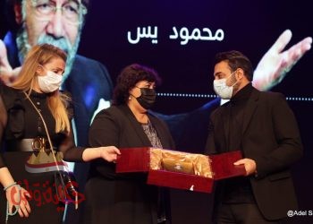 صورة بها اشخاص تأبين