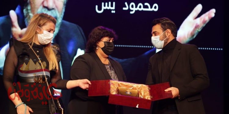 صورة بها اشخاص تأبين