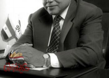 صورة بها شخص وزير التعليم العالي