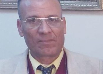 صورة بها شخص لذوي العقول اتحدث