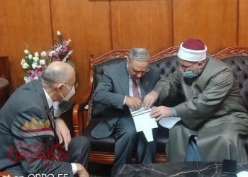 الأوقاف تهدي جامعة طنطا 46 مجموعة من سلسلة ” رؤية ” للفكر المستنير