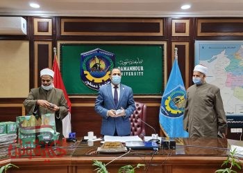 وزارة الأوقاف قامت بإهداء سلسلة من الكتب الدينية القيمة لجامعة دمنهور في طار التعاون المشترك