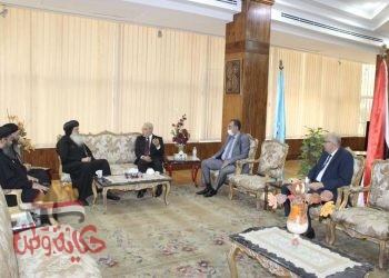 نيافة الأنبا بولا مطران طتطا وتوابعها قدم التهنئة لرئيس جامعه طنطا بمناسبه تعيينه لها