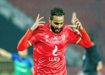 نجم النادي الأهلى  كهربا  يحتفل بأول أهدافه فى الدوري الممتاز